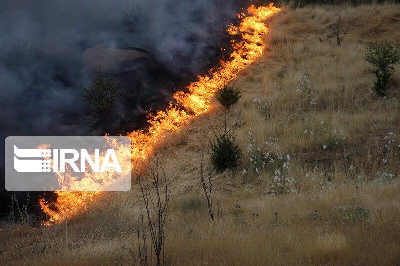 خبرنگاران وقوع آتش سوزی حدود 1.8 میلیون هکتار مراتع اصفهان احتمال دارد