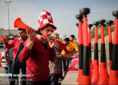 ورود آزاد جیمی جامپ ها به استادیوم آزادی، سلفی وسط چمن!
