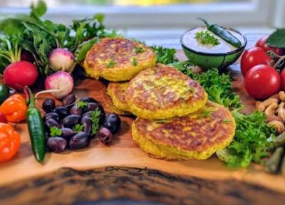 طرز تهیه کوکو سیب زمینی رنده شده؛ خوشمزه، سریع و پف دار